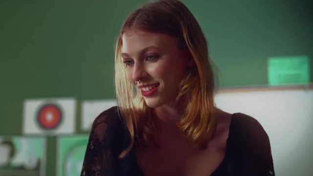 S01:E02 - You Like Me, Right?