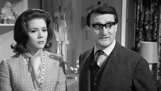 S04:E15 - Room Without a View