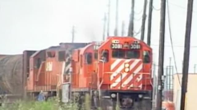 S01:E08 - At the Train Yard