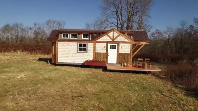 S04:E07 - Timber Frame Tiny Home