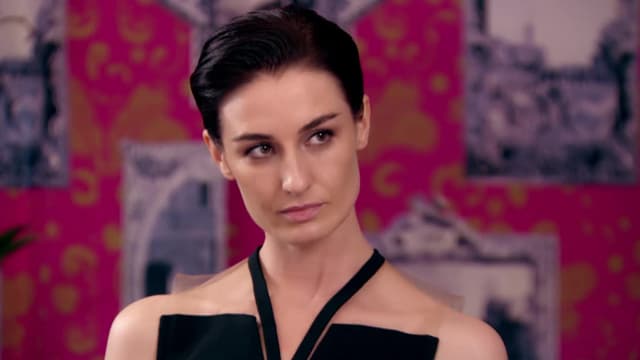 S01:E04 - The Lingerie Shoot
