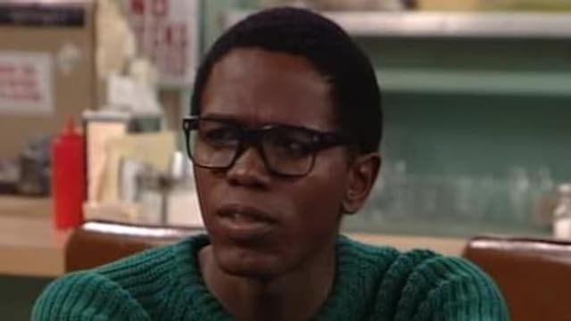 S02:E17 - Dee's Suitor