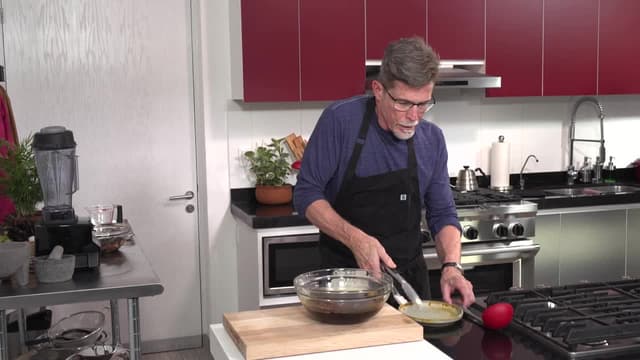 S12:E13 - El mole es la salsa madre de Mexico