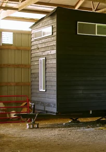S01:E03 - Tiny House, Creature Comforts poster