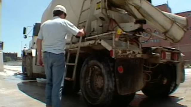 S01:E12 - At the Cement Yard