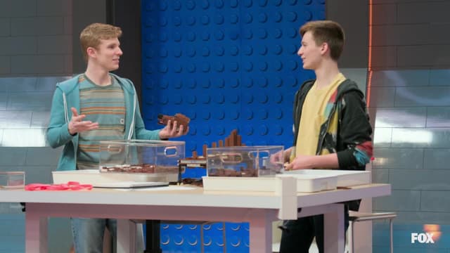 S03:E05 - Brickminster Dog Show