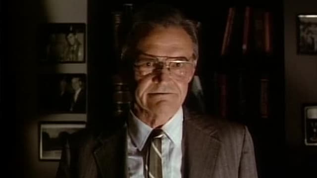 S02:E01 - The Senator, The Movie Star and The Mob