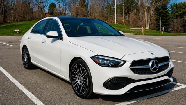 T01:C09 - S01:E09 - 2023 Mercedes-Benz C300 4MATIC Review: A Tempting Used Bargain?
