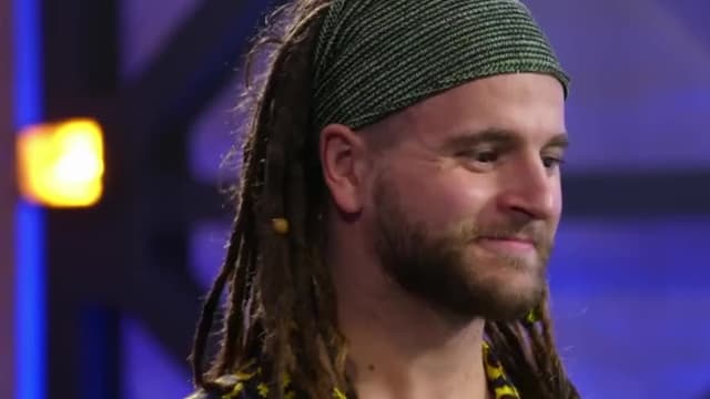 S03:E01 - Stop in Your Tracks