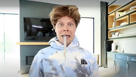 S01:E08 - Surviving as 24 Youtubers in 24 Hours