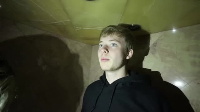 S09:E01 - Exploring a Dark Beach Mansion