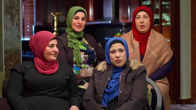 S01:E01 - Who's Coming to Dinner Challenge: Family Feast