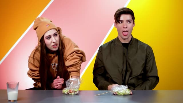 S01:E11 - Trying Thai Street Food for the First Time