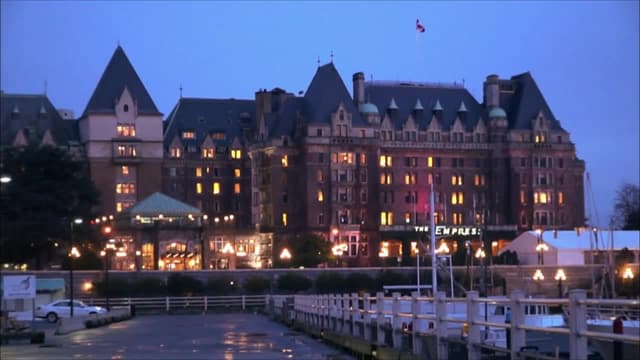 S03:E12 - Curious Quebec City