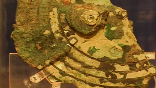 S04:E09 - Decoding the Mysterious Antikythera Mechanism