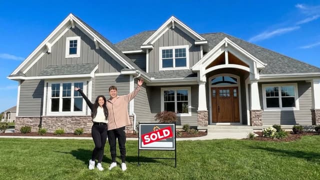 S01:E14 - Britt and Drew Buy and Transform Home