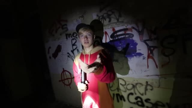 S09:E07 - Exploring a Haunted Children's Orphanage