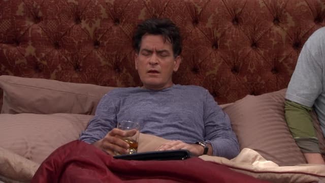 S03:E13 - Charlie Gets the Party Started