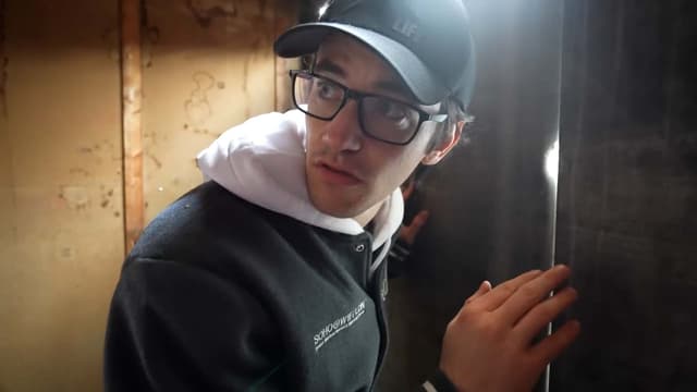 T02:C06 - S02:E06 - We Are Trapped