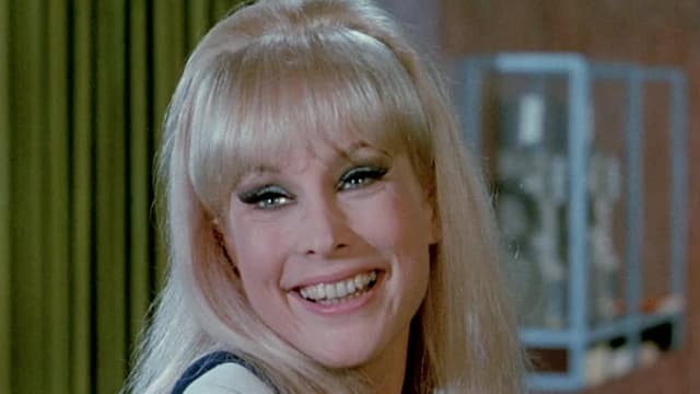 S05:E16 - One of Our Hotels Is Growing