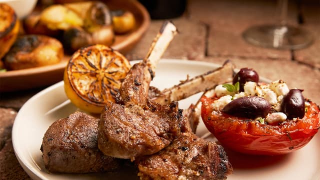 S04:E10 - The Mediterranean Grill