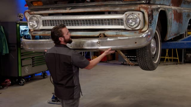 S01:E02 - 65 Chevy C10 Teardown