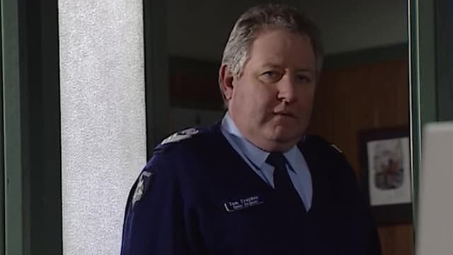 S08:E25 - Paper Chase