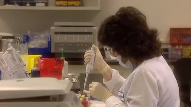 S04:E02 - Murder Checks In / Killer in the City