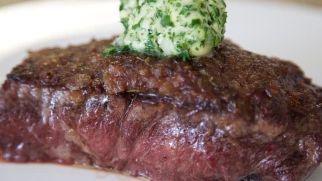 S01:E08 - Steak With Caramelized Onions & Herb Butter and Steak, Scallops and Wine (Aervana)