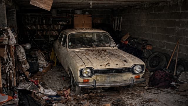 S01:E04 - A Forgotten Home With a Mk1 Ford Escort Inside