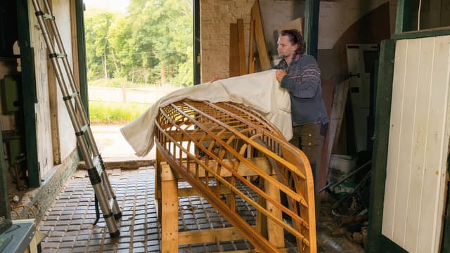 S01:E03 - The Lightweight Canoe