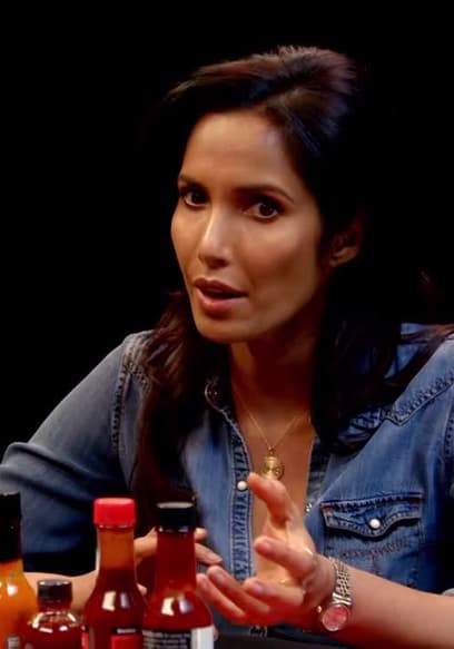 S03:E01 - Padma Lakshmi Gracefully Destroys Spicy Wings poster
