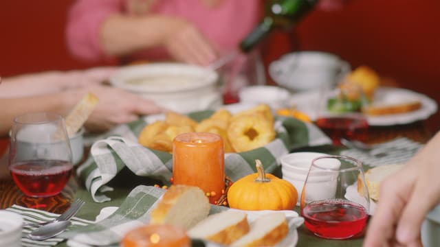 S02:E06 - An Old-Fashioned New England Thanksgiving