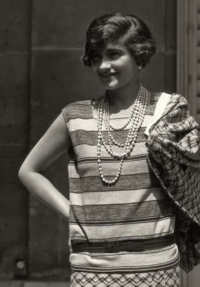 S01:E08 - Discovering Coco Chanel poster