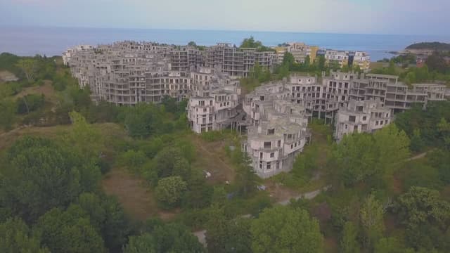 S08:E09 - Russian Mafia Resort