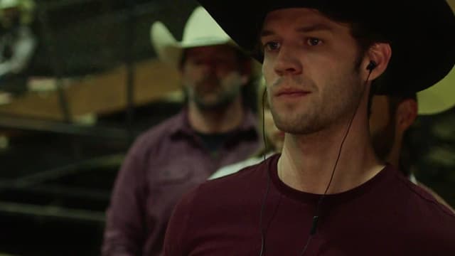 S01:E01 - Untouchable