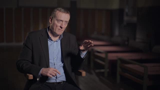 S01:E01 - Asesinato en el internado