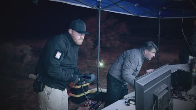 S05:E01 - What's Up?