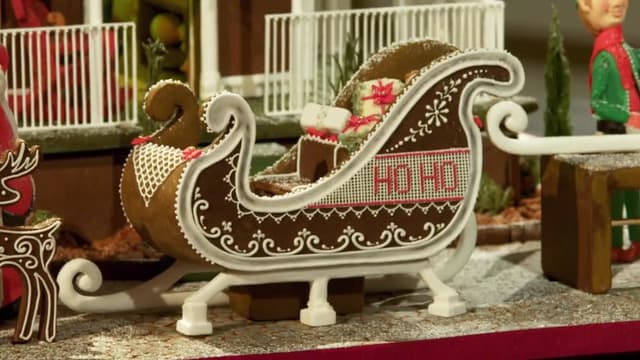 S01:E02 - Santa's Incredible Workshop
