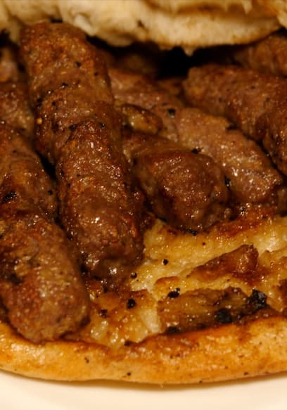 S01:E09 - St Louis: Bosnian Food poster
