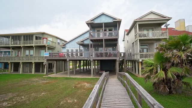 S05:E11 - Lone Star State Beach Home