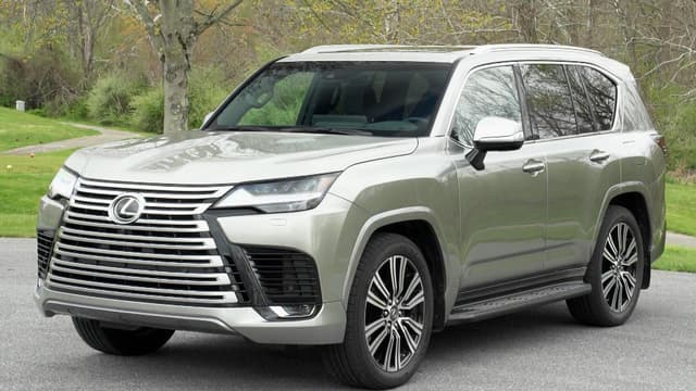 S41:E44 - Lexus LX 600