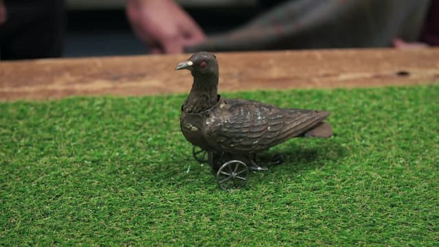 S05:E58 - Tortoise Pouffe, Rocking Chair, Mechanical Pigeon