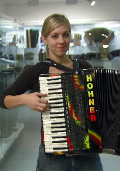 S06:E09 - Accordions and Pineapples poster