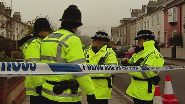 S01:E03 - Murder in the Red Light