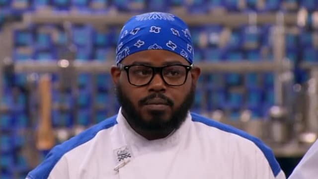 S11:E10 - 12 Chefs Compete