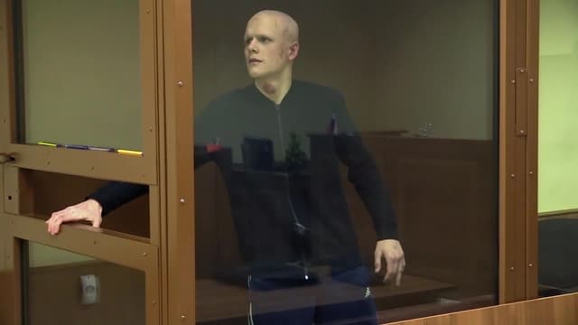 S03:E93 - Top Five: Outrageous Escapes 2