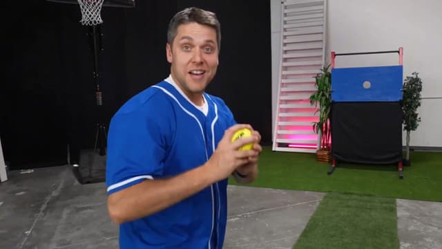 S01:E06 - Longest Football Throw Wins
