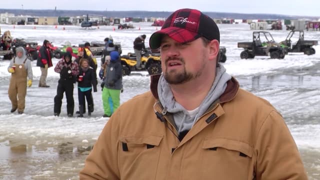 S01:E14 - Lake Winnebago Sturgeon Spearing