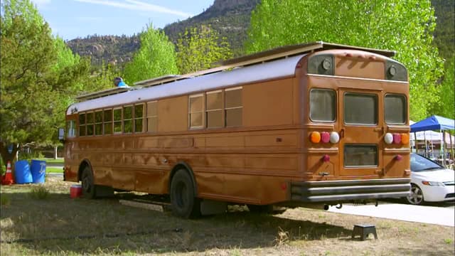 S03:E12 - Tiny Bus Workshop